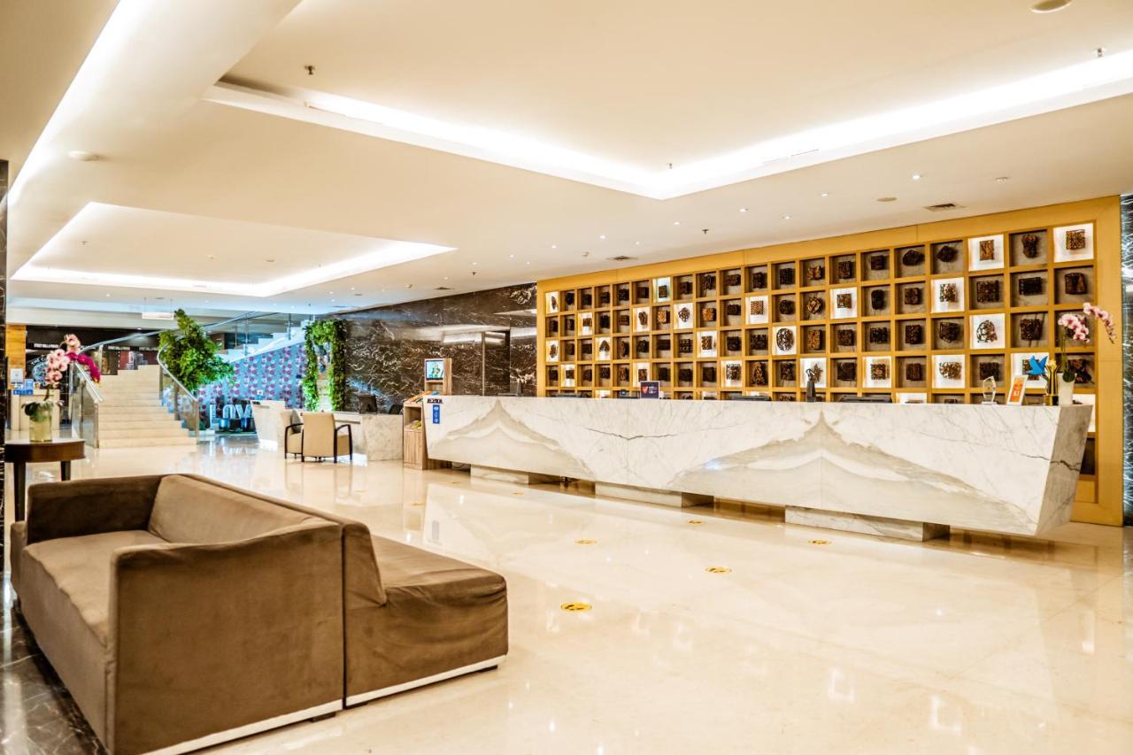 万隆特约克洛尊享大酒店 外观 照片